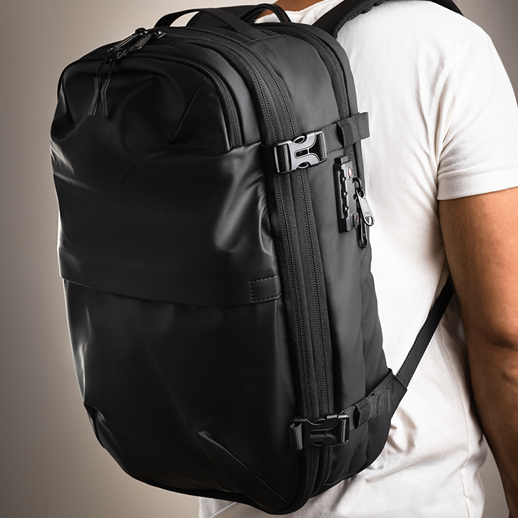 Vacuum compression backpack • Atlas Vault