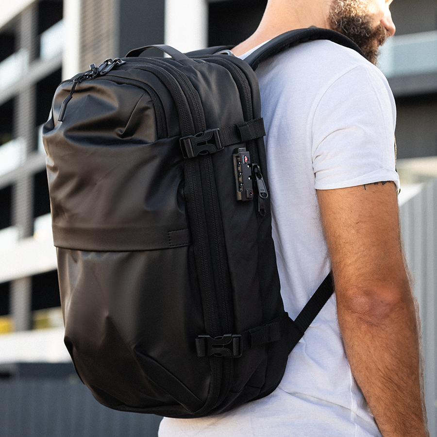 Vacuum compression backpack • Atlas Vault