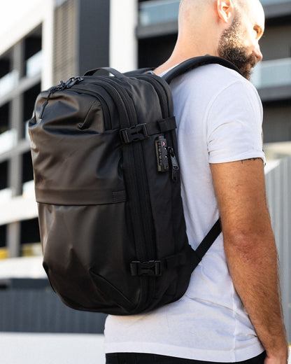 Vacuum compression backpack • Atlas Vault